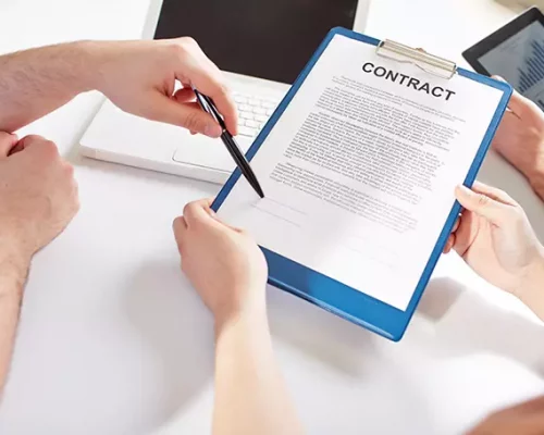 Comment choisir le bon contrat professionnel  pour protéger votre entreprise à Paris ?